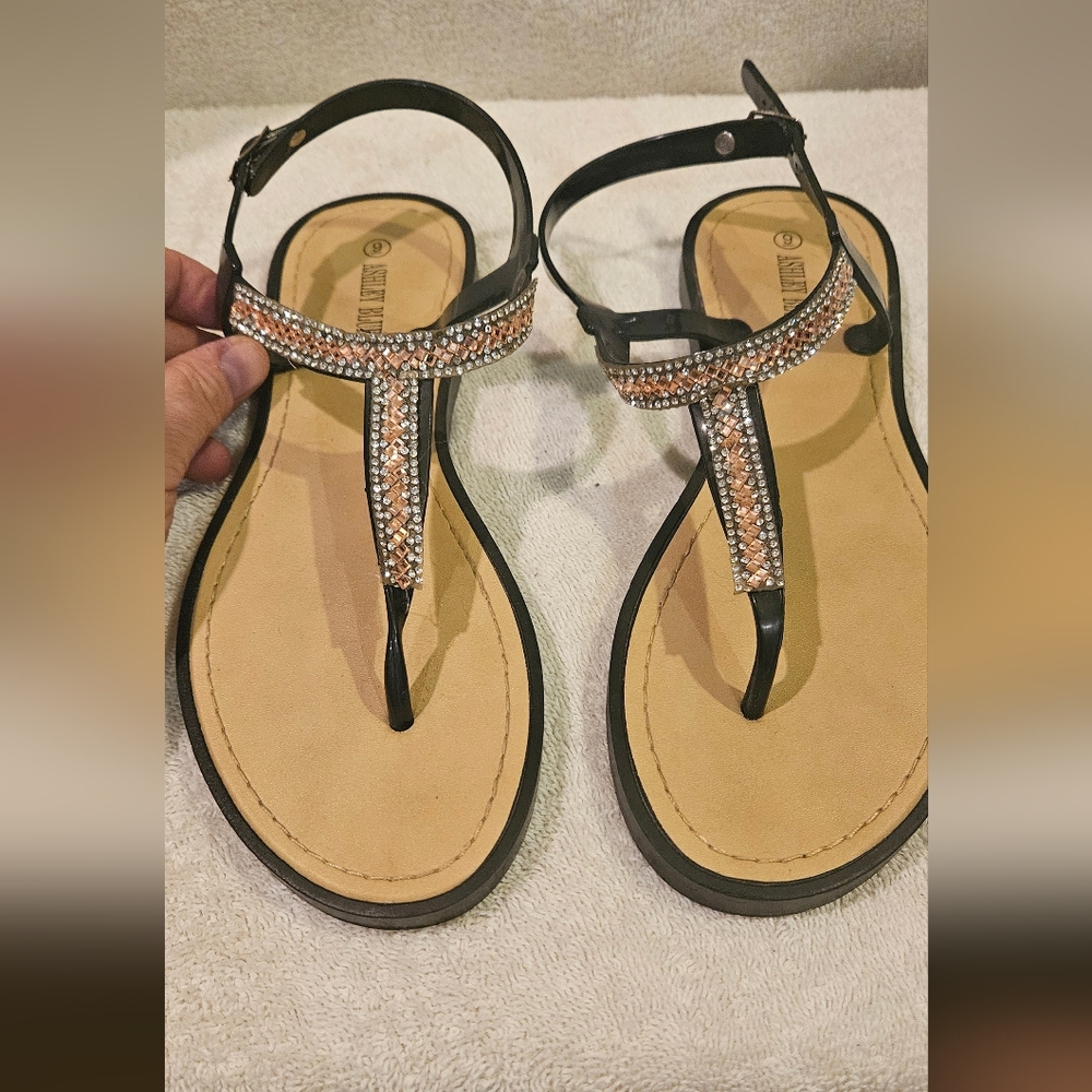 Ashley Blue Women's Black and Tan Sandals